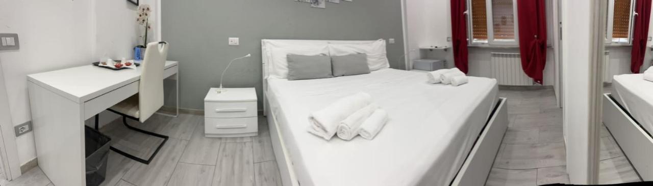 One Hundred Rooms — Fotos 2